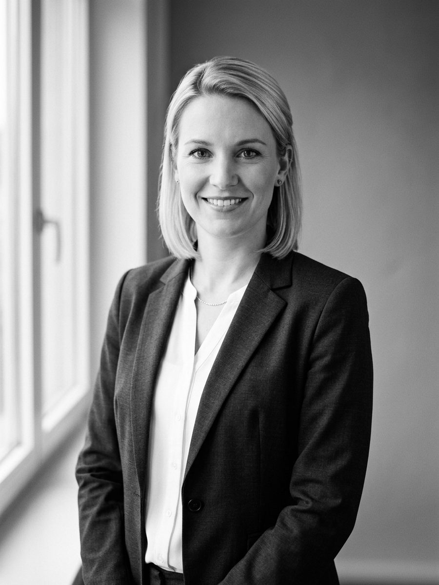 Porträt von Martina Schein – Prüfung und Meldung